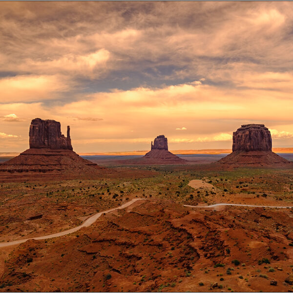 Monument Valley Navajo Tribal Park (confine Utah - Arizona) - © Massimo Vespignani
