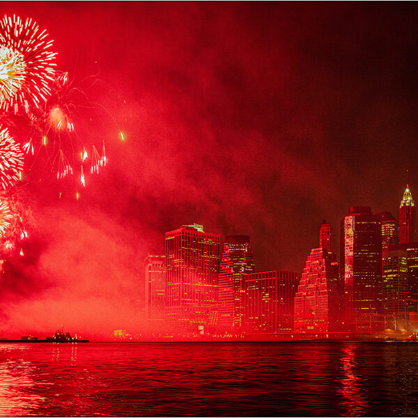 New York: spettacolo pirotecnico sull'East River - © Massimo Vespignani