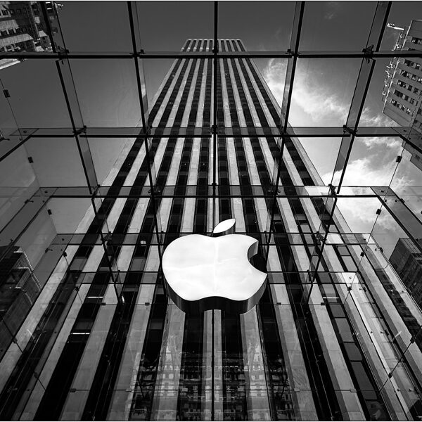 New York: Apple Fifth Avenue - © Massimo Vespignani