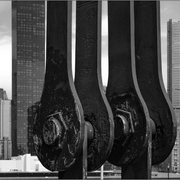  New York: vecchia gru portuale a Long Island City - © Massimo Vespignani