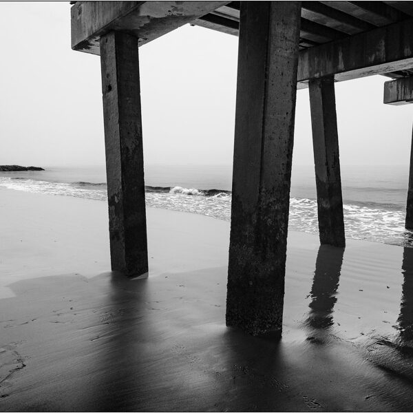 New York: pontile sulla spiaggia di Coney Island - © Massimo Vespignani