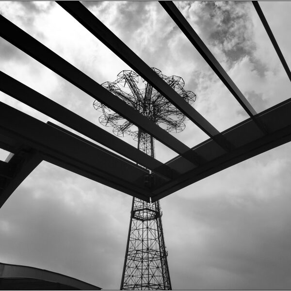 New York: il Parachute Jump nello storico luna park di Coney Island - © Massimo Vespignani