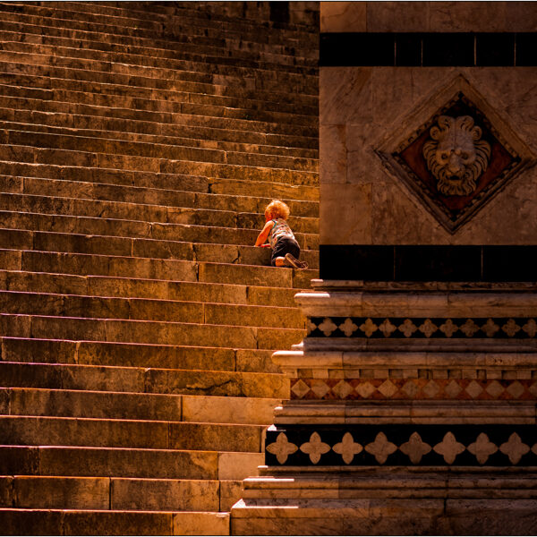 Siena (Italia): scalinata di piazza San Giovanni - © Massimo Vespignani