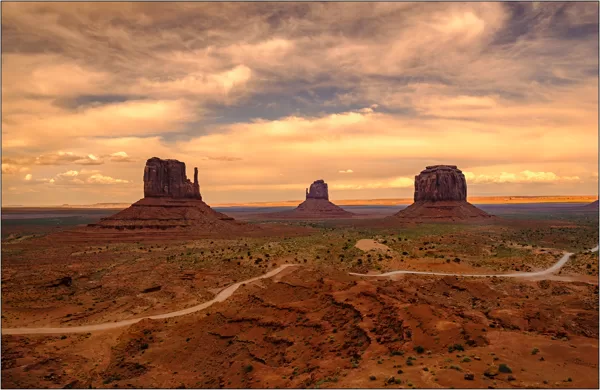  Monument Valley Navajo Tribal Park (confine Utah - Arizona) - © Massimo Vespignani