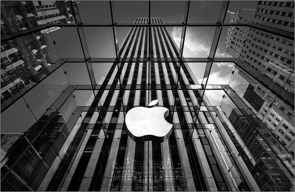 New York: Apple Fifth Avenue - © Massimo Vespignani