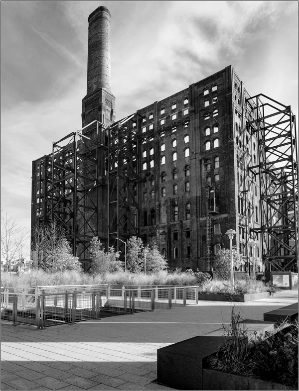 New York: l'ex zuccherificio Domino Sugar Rafinery - © Massimo Vespignani