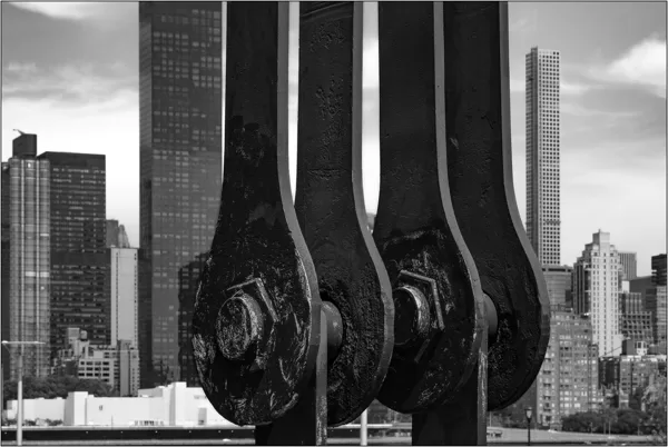  New York: vecchia gru portuale a Long Island City - © Massimo Vespignani