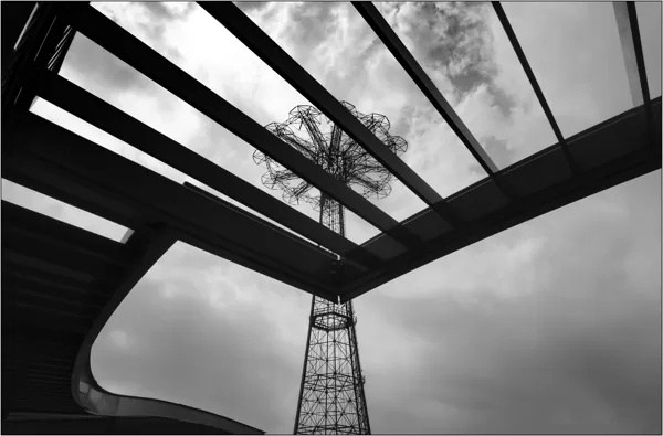 New York: il Parachute Jump nello storico luna park di Coney Island - © Massimo Vespignani