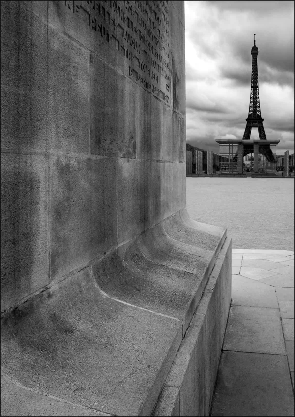 Parigi:  Champ de Mars - © Massimo Vespignani